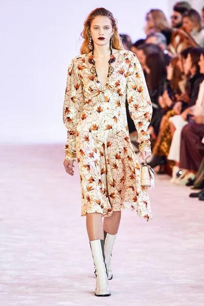 Look 49